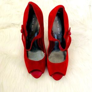 NEW NINE WEST suede red shoes. Size 7.5